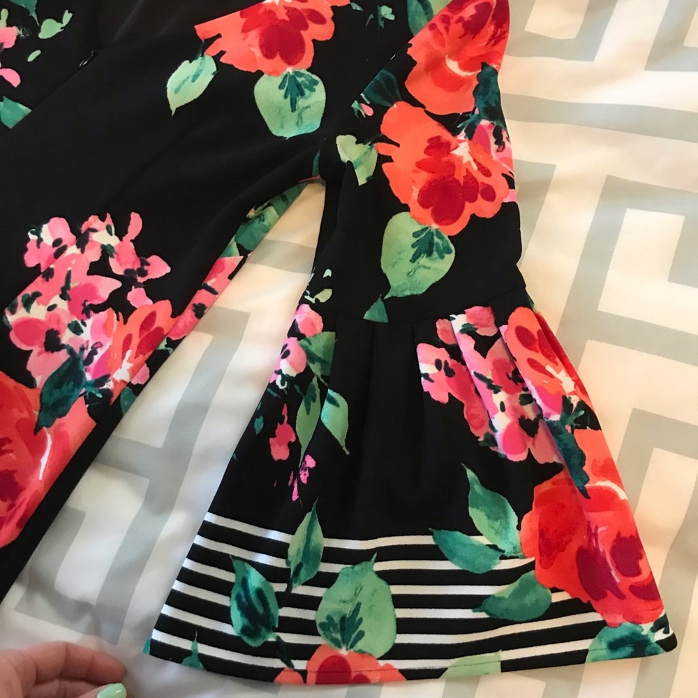 Jessica Howard Dress with flare sleeves - Picture 3 of 7